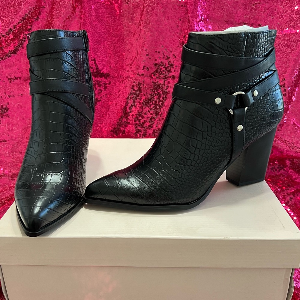 JustFab Crocodile Booties 8.5